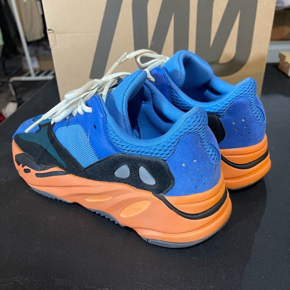 Yeezy 700 Bright Blue - Picture 4 of 11